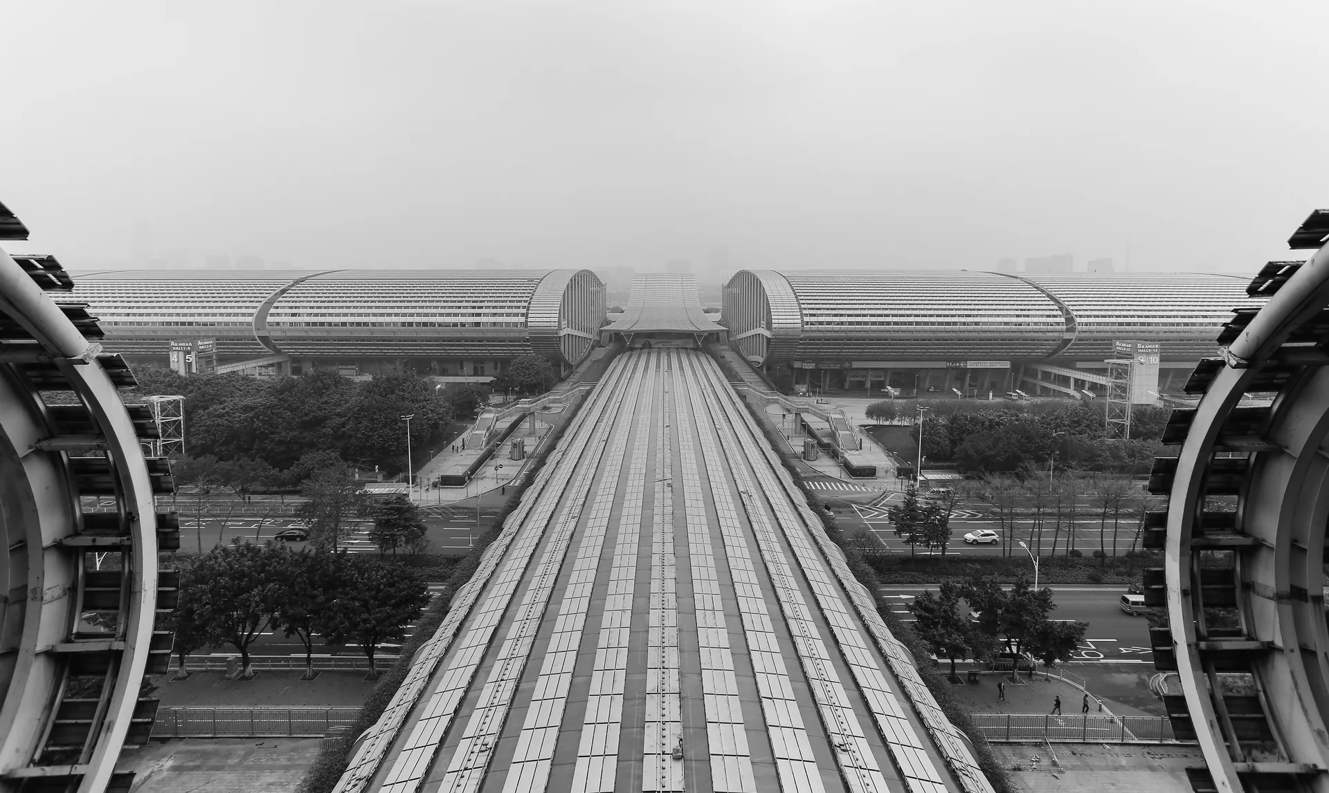Guia da Onmídia sobre a Canton Fair 2026 com datas, custos e visto para brasileiros na primeira viagem